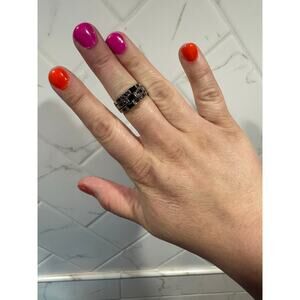 Ring / City by City / Black/Silver / EUC